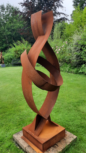 Régine Dulière - Gestation (Corten steel)